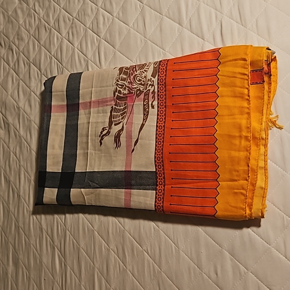 Burberry Scarf . - Picture 15 of 16